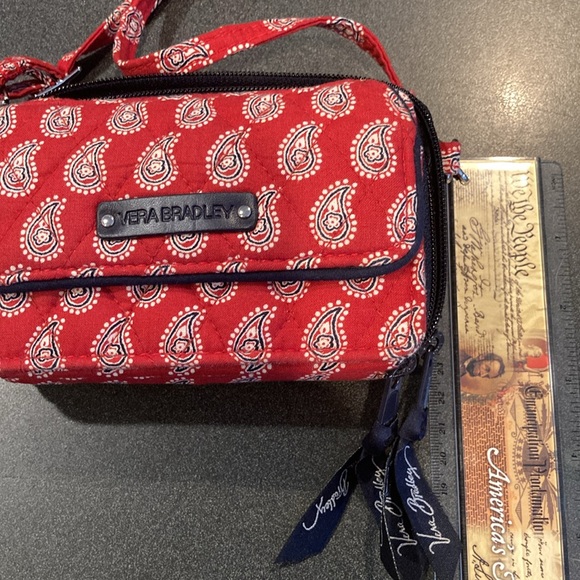 Vera Bradley mini crossbody in good condition. - Picture 6 of 6